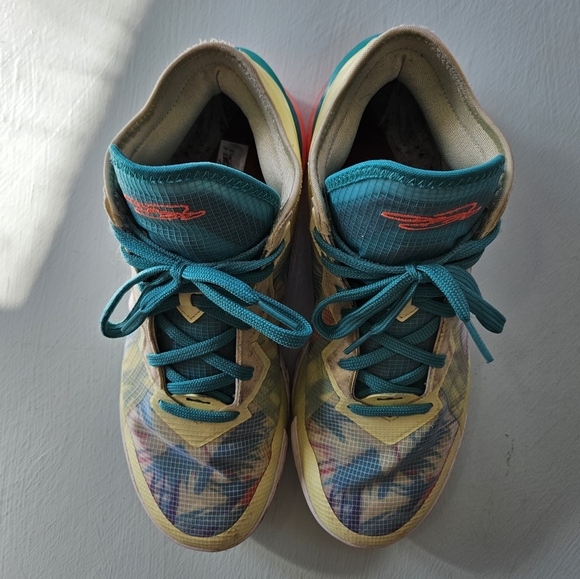 Nike LeBron 18 special edition Sz 10 - Picture 7 of 9